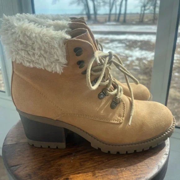 NWOT Cliff Heeled Boots - Picture 1 of 6